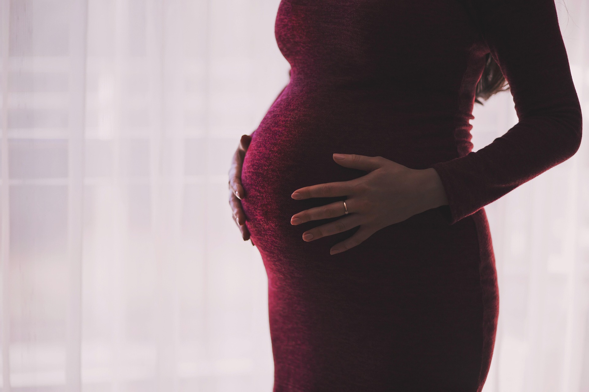 Silueta de una mujer embarazada