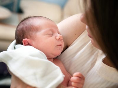 Madre con un bebé recién nacido